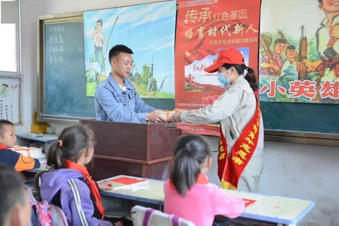 杀鸡时,鸡肚里有块大“黄油”,是吃掉还是该扔掉?看完涨知识了