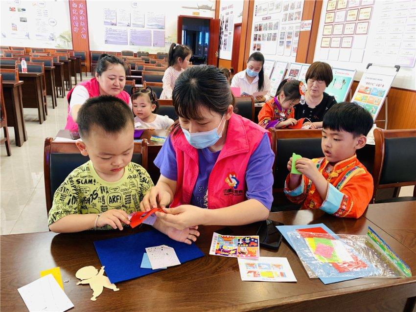 大方:中医药文化进机关 传承国粹送健康